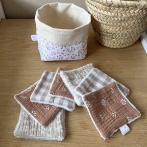 Lingettes réutilisable:coton: tissu au choix:lot de cinq avec panier de rangement:dentelle au choix:rangement:bebe: enfant: maman: cadeau:naissance:cadeau de naissance: cousumain:faitmain:bonheurenfantin:lille