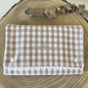 Tapis a langer nomade:vichy:personnalise:personnalisable:personnalisation:enfant:bebe:maman:cadeau:naissance:cadeaudenaissance:lange:tapis:faitmain:bonheur enfantin:lille