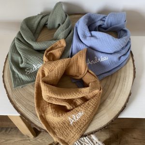 foulard bebe personnalise - gaze de coton - bonheur enfantin